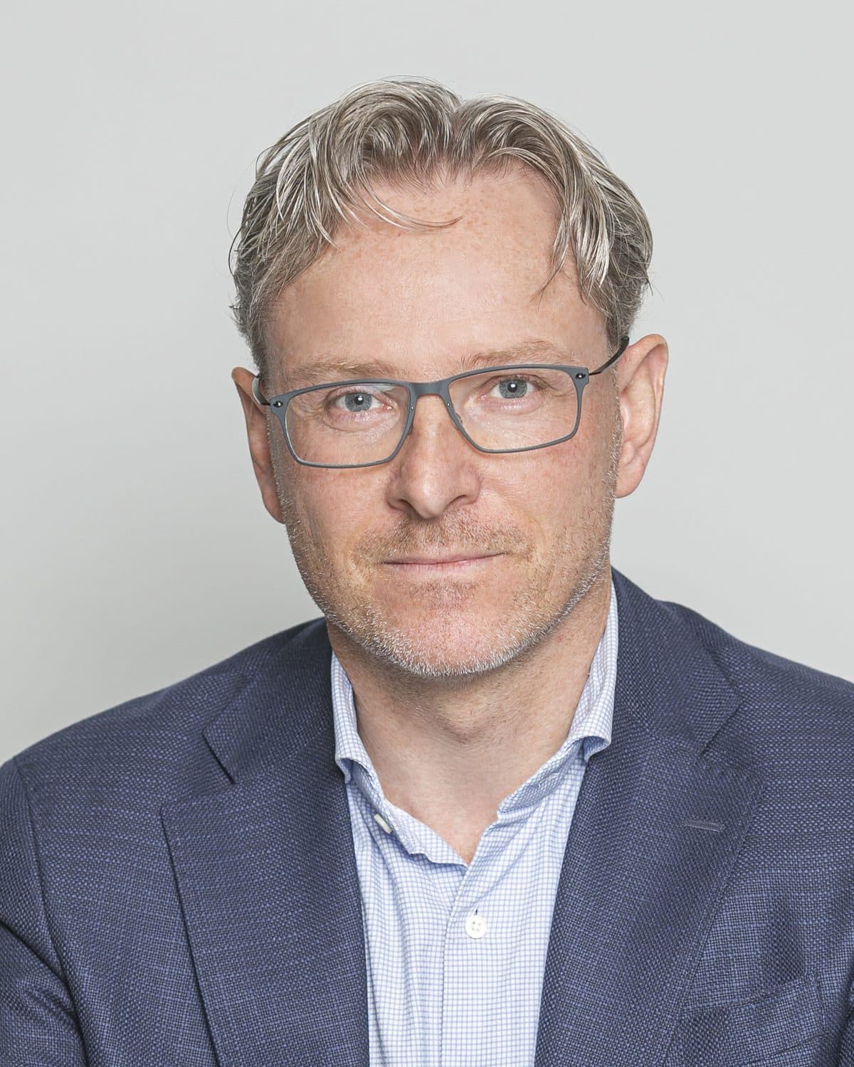 Ívar Guðjónsson, Eigandi